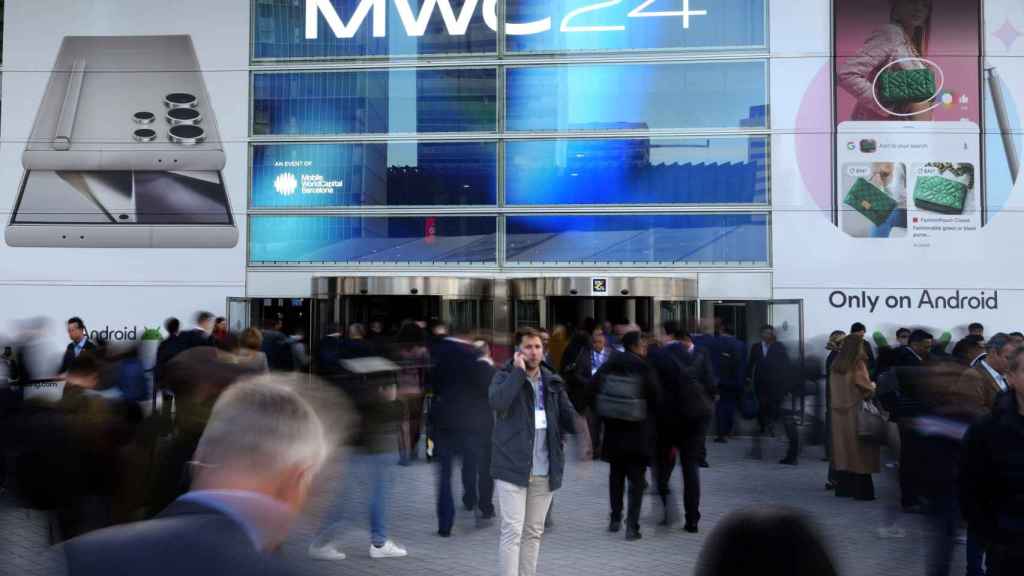 Un asistente al Mobile World Congress de Barcelona en 2024