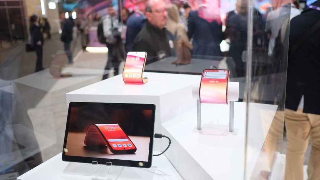 Un móvil que se dobla en el MWC 2024