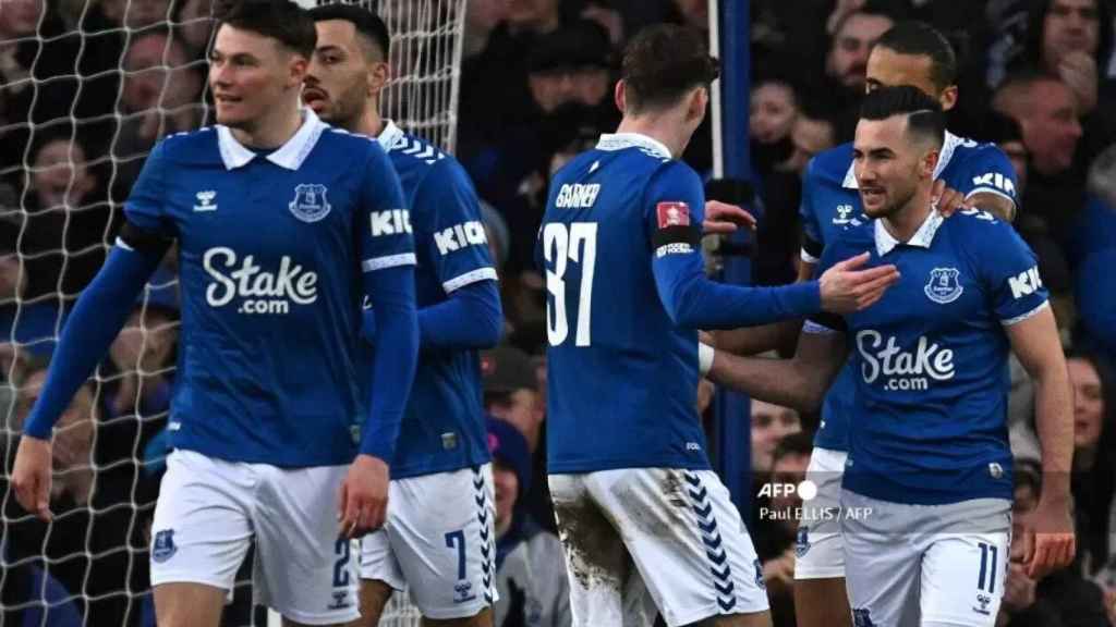 Los jugadores del Everton celebran un gol