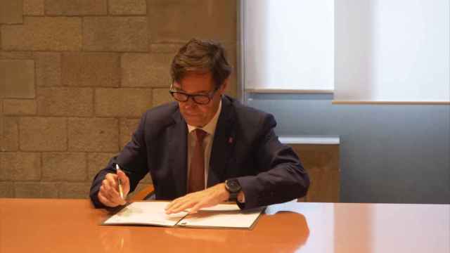 Salvador Illa firma el acuerdo por los presupuestos catalanes de 2024