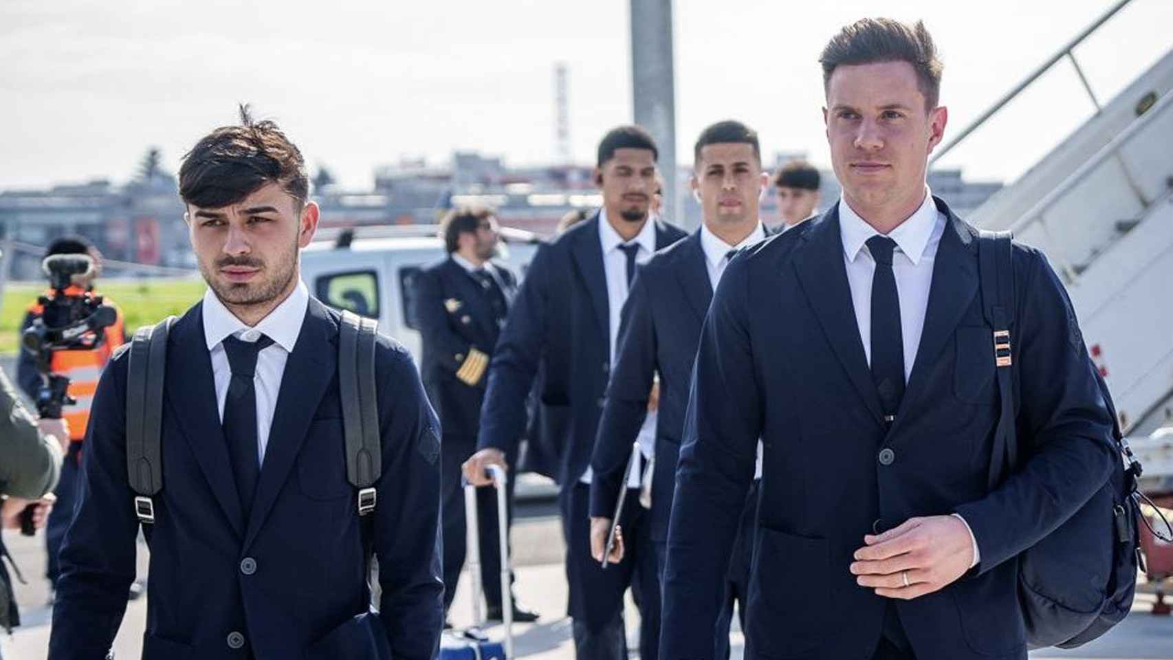 Los futbolistas del Barça, durante el viaje a Nápoles por la Champions League