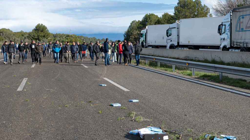 Cortes en la AP-7 y otras carreteras de Cataluña por las protestas de agricultores este miércoles