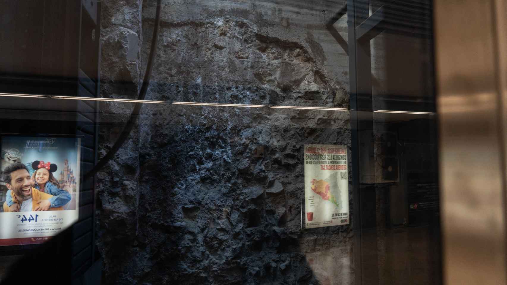 La muralla oculta en el metro de Barcelona