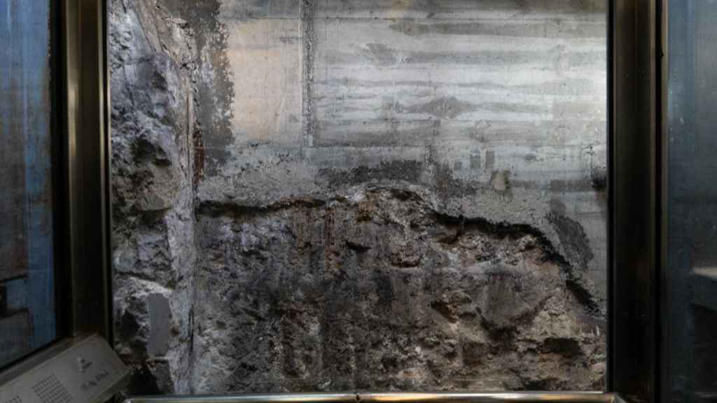 La muralla oculta en el metro de Barcelona