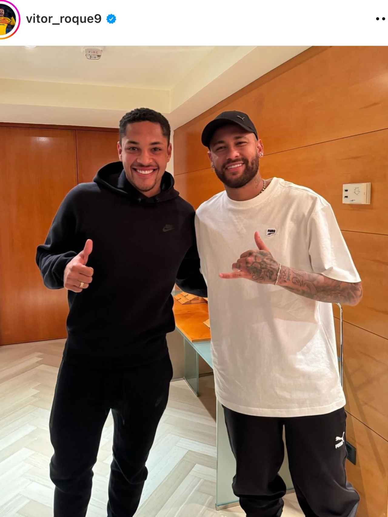 La sonrisa de Vitor Roque tras compartir un momento con Neymar