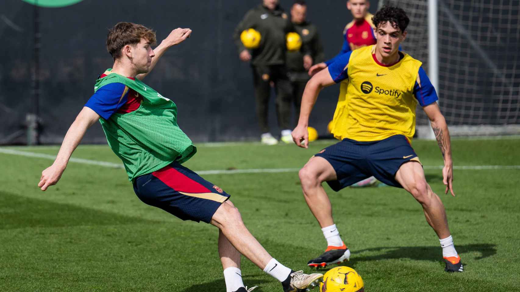 Pau Prim y Héctor Fort, durante un entrenamiento del primer equipo del Barça