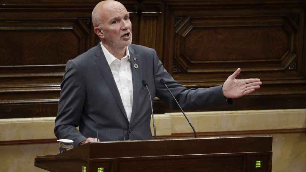 El 'conseller' de Acción Climática, David Mascort, interviene en el pleno sobre agricultura en el Parlament