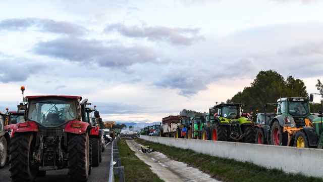 Agricultores con sus tractores cortaron la AP-7 a la altura de Pontós el pasado 27 de febrero
