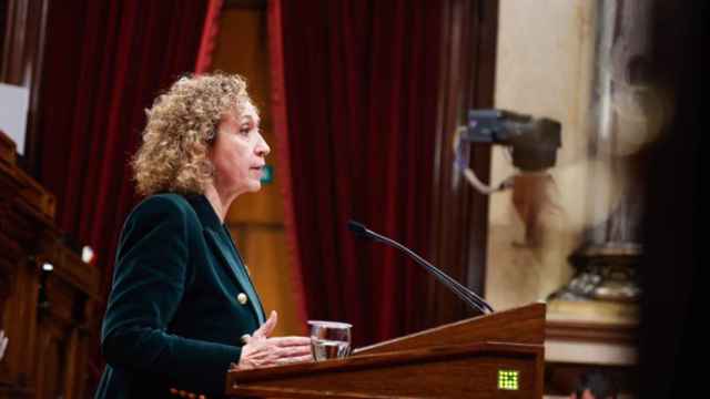 La 'consellera' de Territorio de la Generalitat, Ester Capella, en el pleno del Parlament
