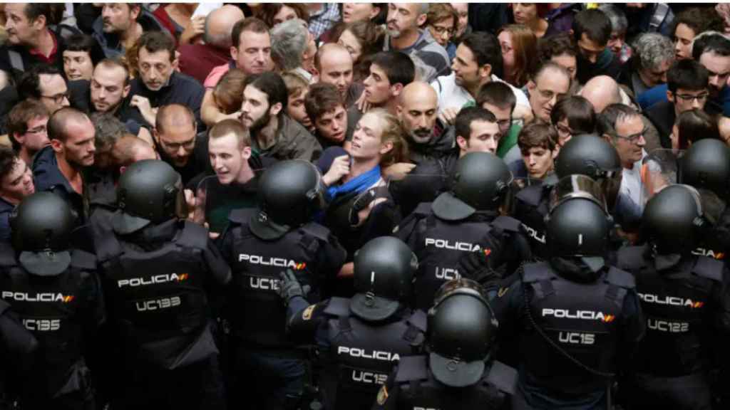 Agentes de la Policía Nacional durante las manifestaciones post sentencia