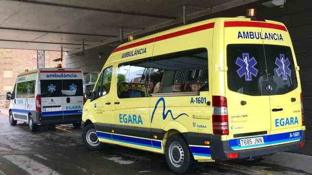 Una ambulancia de Egara ante un hospital