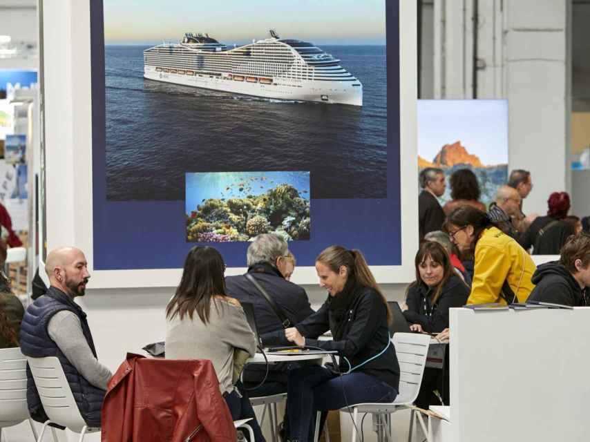 Visitantes se interesan por la oferta crucerista