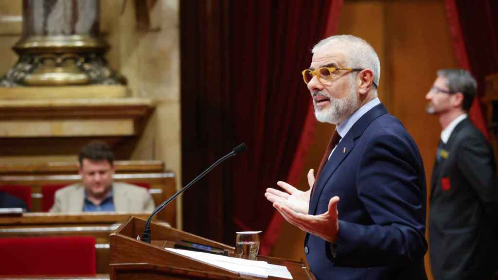 El presidente de Cs en el Parlament, Carlos Carrizosa, interviene durante el pleno monográfico sobre sequía y cambio climático