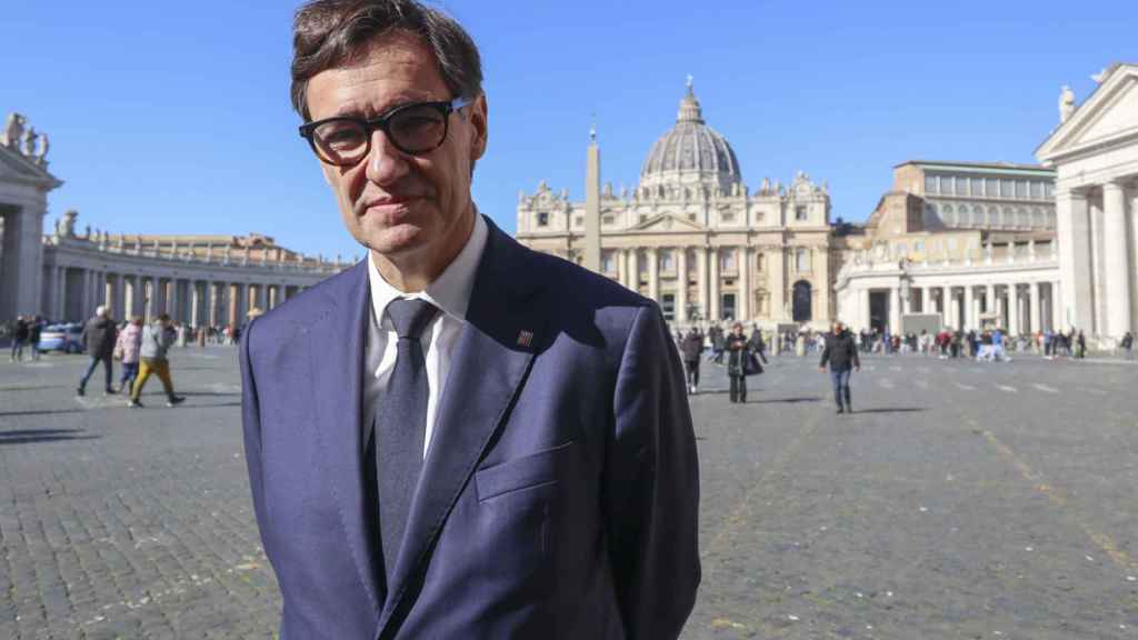 El líder del PSC, Salvador Illa, antes de ser recibido por el Papa Francisco en el Vaticano