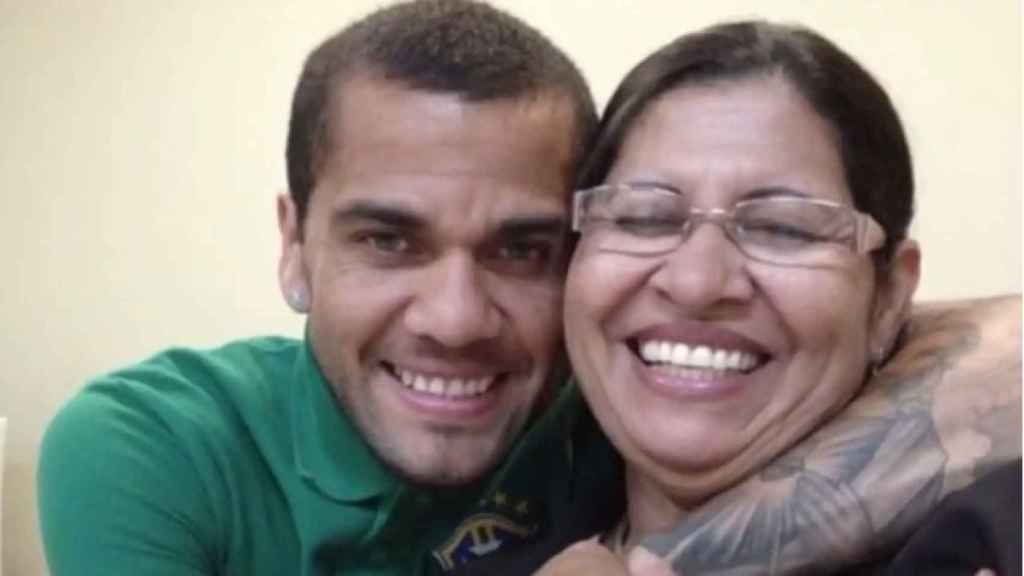 Dani Alves con su madre