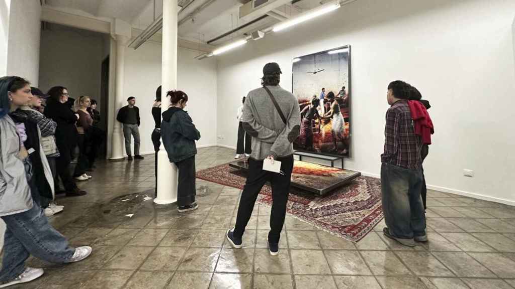 Un grupo de estudiantes, en la galería de la Fundació Vila-Casas en Barcelona