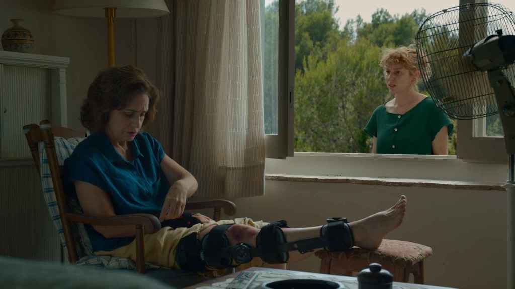 Adriana Ozores y María Vázquez en 'Los pequeños amores'