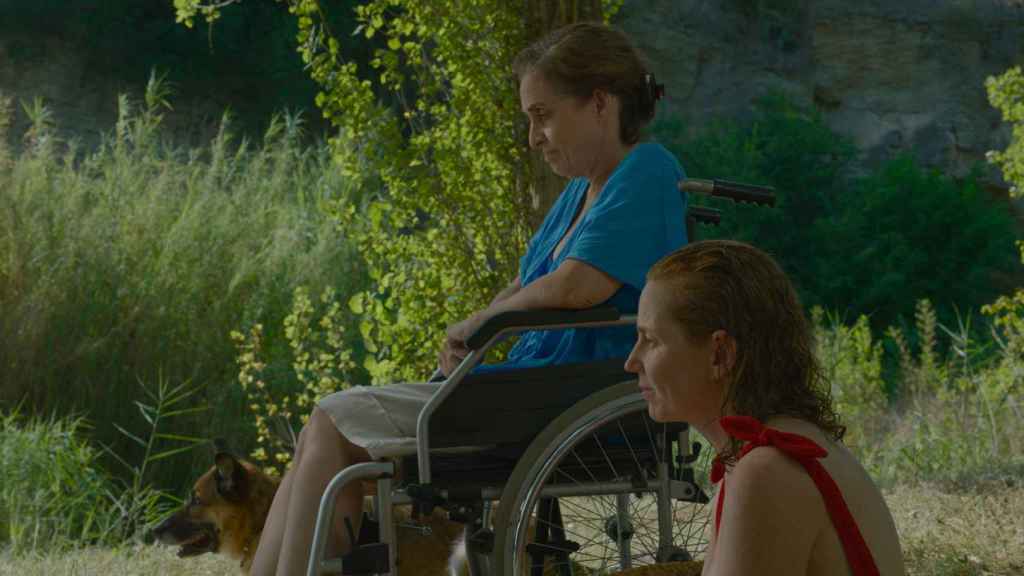 Adriana Ozores y María Vázquez en 'Los pequeños amores'