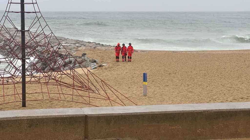 Búsqueda de un desaparecido en la playa de la Marbella