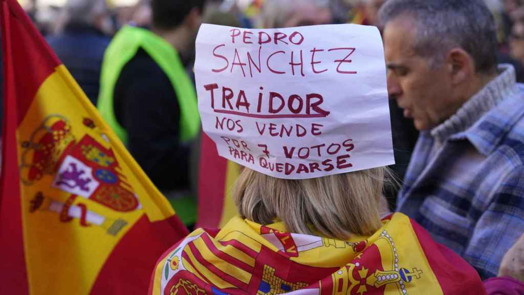 Manifestación contra ley amnistía, este domingo en la plaza Sant Jaume de Barcelona.