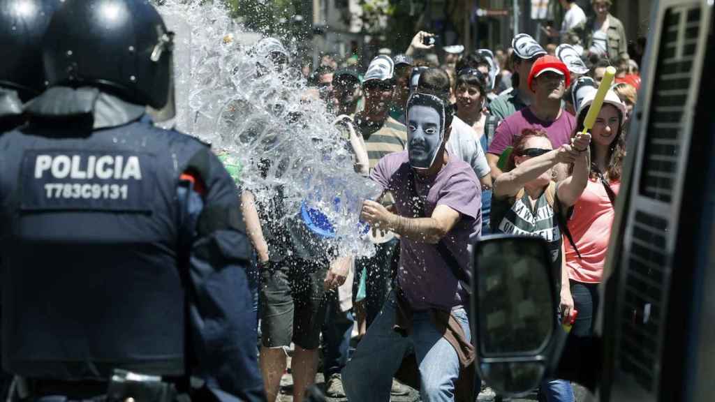 Incidentes durante el desalojo del Banc Expropiat en Barcelona en 2016