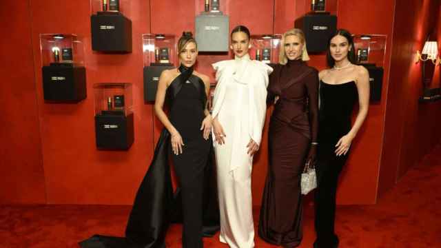 Las modelos Alessandra Ambrosio y Judit Mascó, junto a las 'influencers' Michelle Salas y Abbie Herbert en la fiesta Vanity Fair Oscar Party