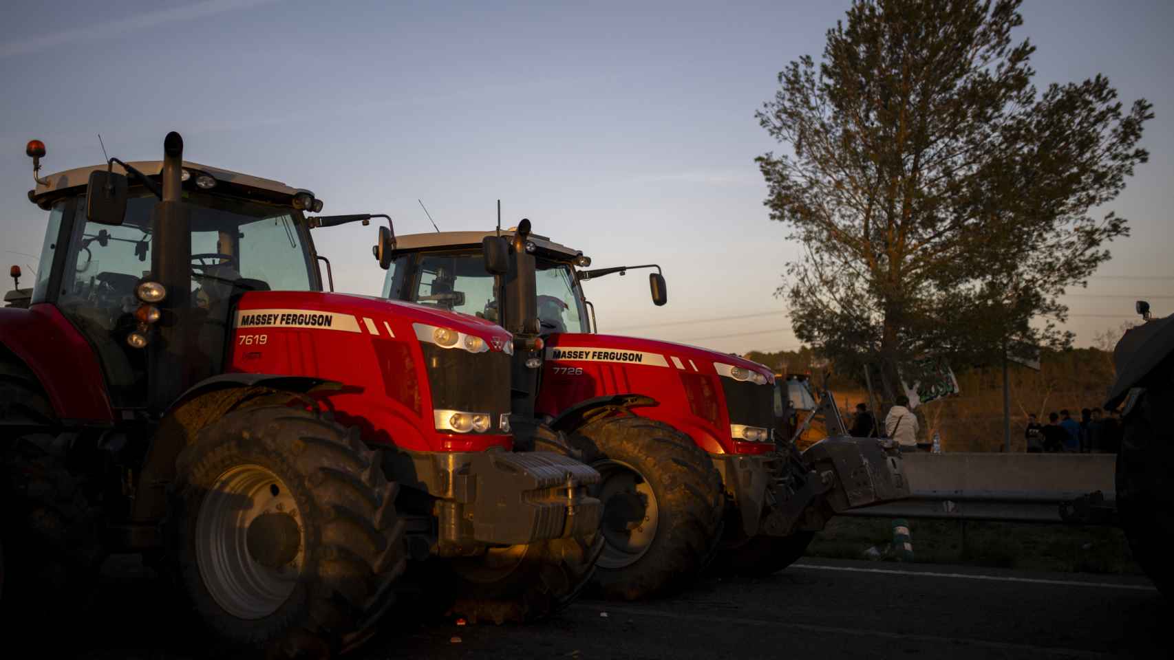 Los agricultores cortan la autopista AP-7 a la altura de Pontós, el pasado 29 de febrero