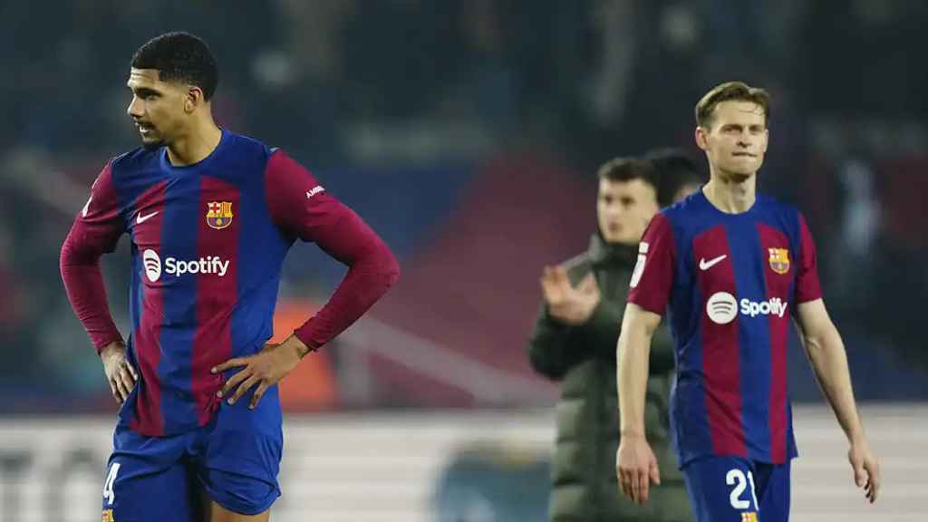 Jules Koundé, Ronald Araujo y Frenkie de Jong, decepcionados tras un tropiezo del Barça