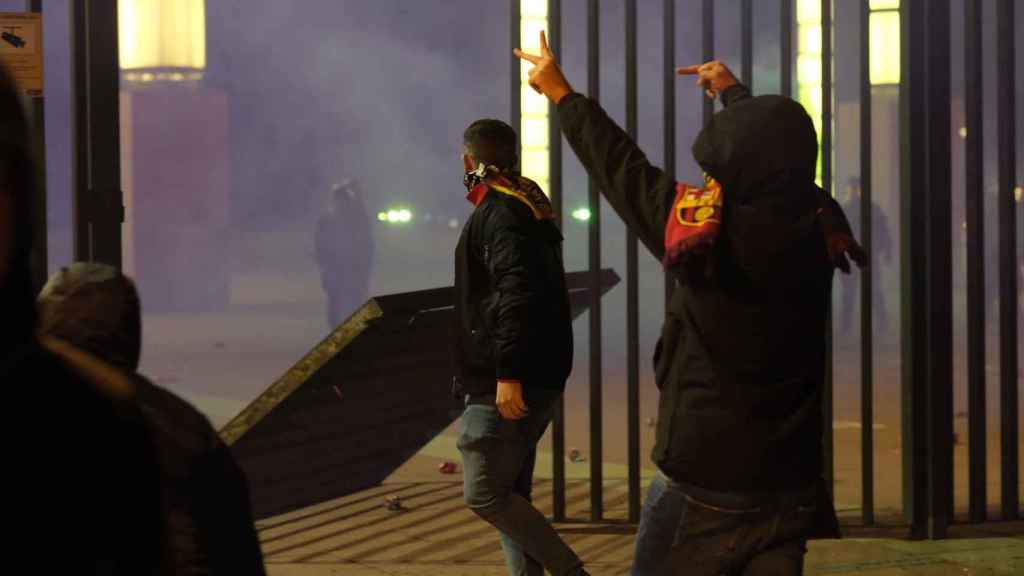 Una de las vallas de Montjuïc que tumbaron los Boixos Nois