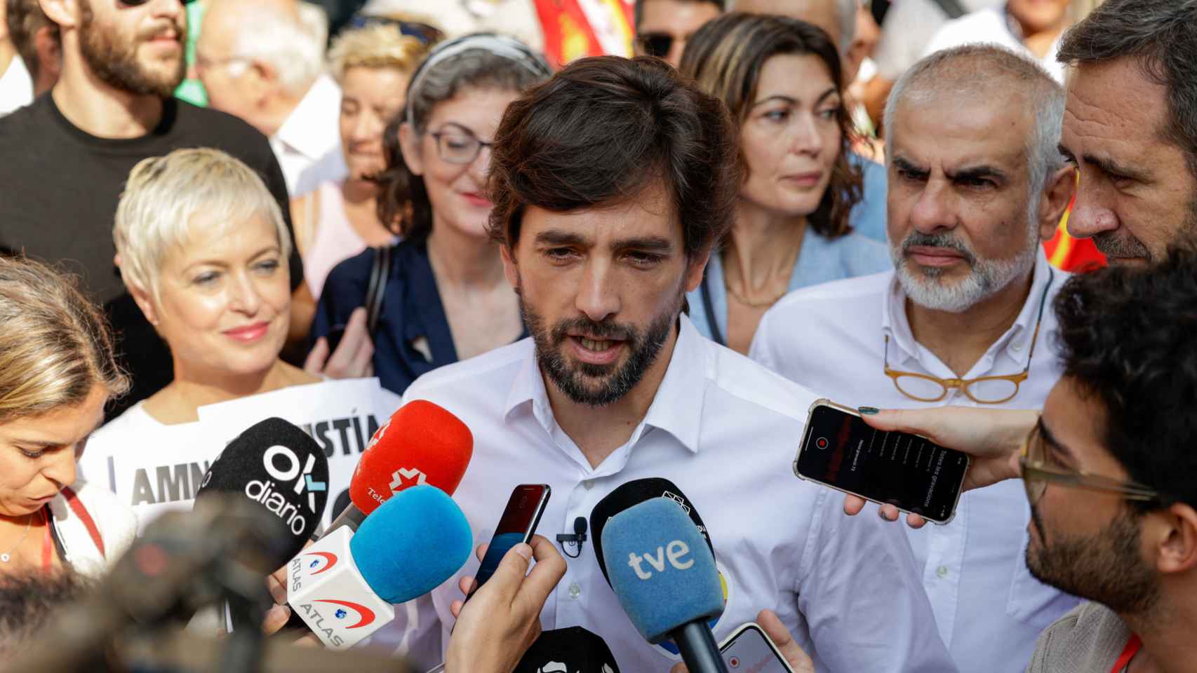 El exsecretario general de Ciudadanos, Adrián Vázquez, atiende a los medios de comunicación