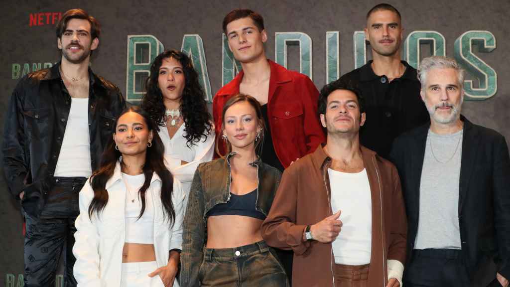 Ester Expósito y Nico Furtado (arriba derecha), en la premier de 'Bandidos'