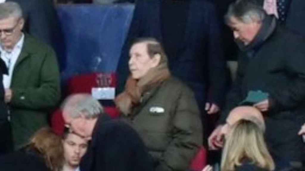 El representante que estuvo ayer en el palco de Montjuïc viendo el Barça