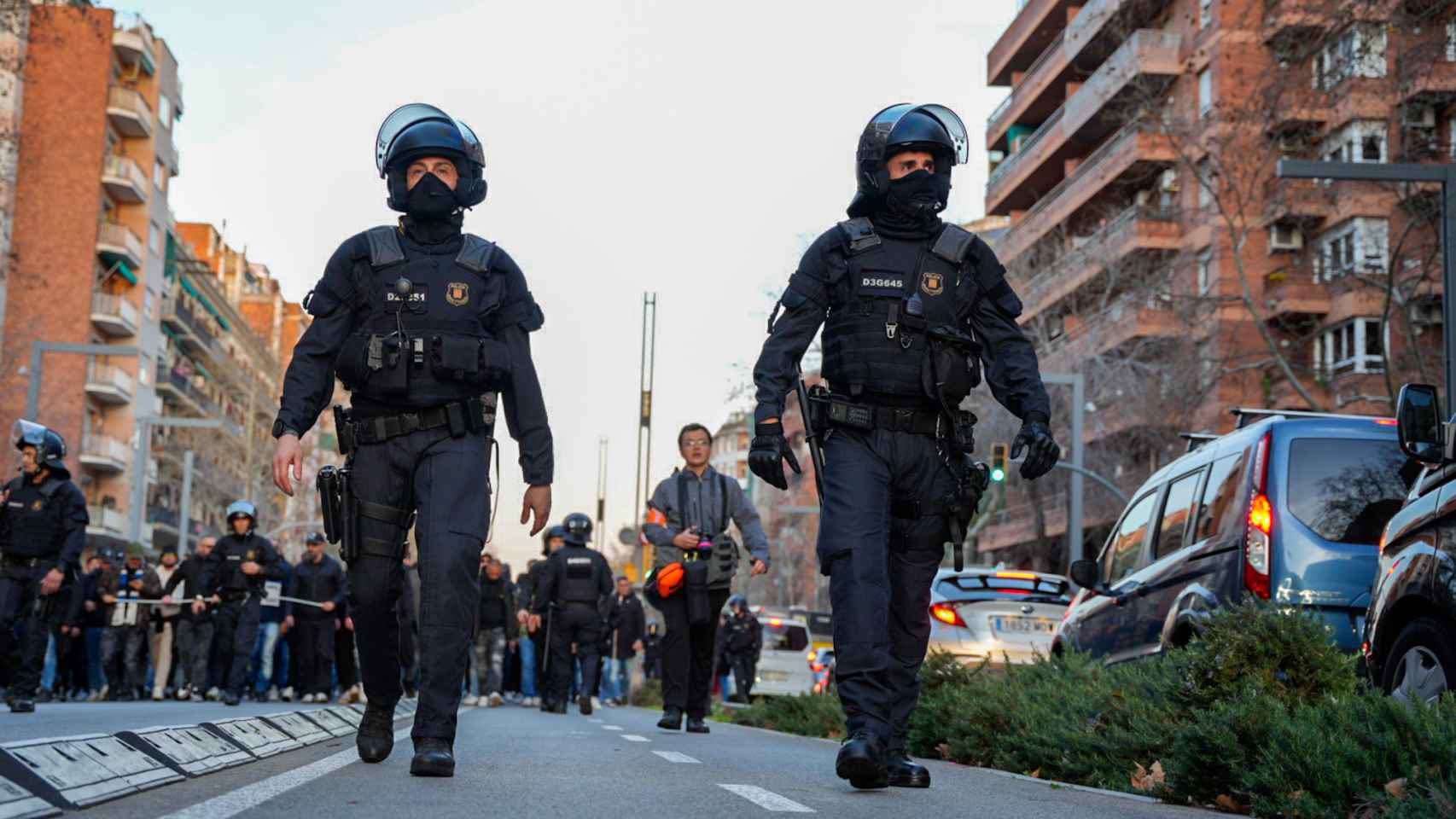 Crónica Global acompaña a los Mossos d'Esquadra durante el dispositivo de seguridad del Barça - Nápoles