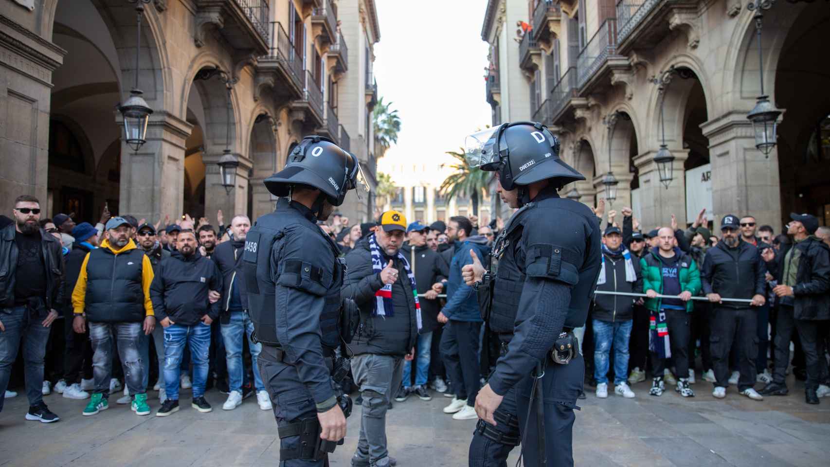 Crónica Global acompaña a los Mossos d'Esquadra durante el dispositivo de seguridad del Barça - Nápoles