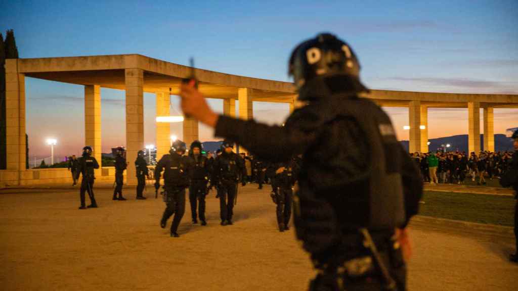 Agentes antidisturbios de los Mossos d'Esquadra