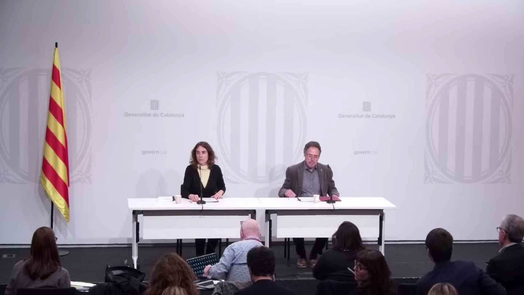 La 'consellera' de Justícia de la Generalitat de Cataluña, Gemma Ubasart y el secretario de medidas penales, reinserción y atención a la víctima, Amand Calderó