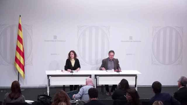 La 'consellera' de Justícia de la Generalitat de Cataluña, Gemma Ubasart y el secretario de medidas penales, reinserción y atención a la víctima, Amand Calderó