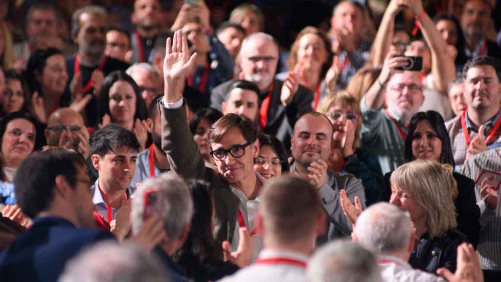 El primer secretario del PSC, Salvador Illa (c), durante la segunda jornada del XV Congreso del PSC, en el Palau de Congressos de Catalunya