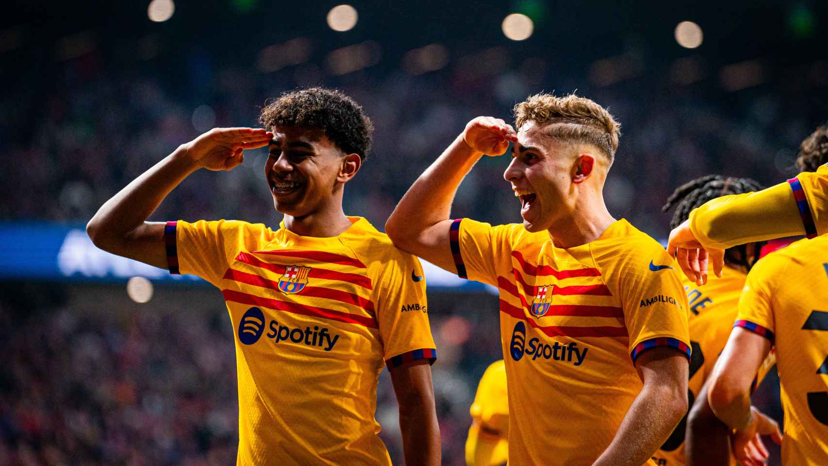 Fermín López y Lamine Yamal celebran un gol contra el Atlético de Madrid