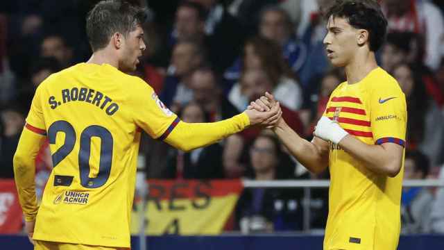 Sergi Roberto felicita a Joao Félix tras marcar el primer gol del Barça al Atlético