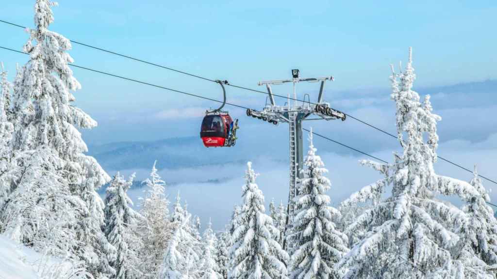 Teleférico en estación de esquí