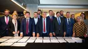 Equipo de Joan Laporta durante la firma de financiación del Espai Barça