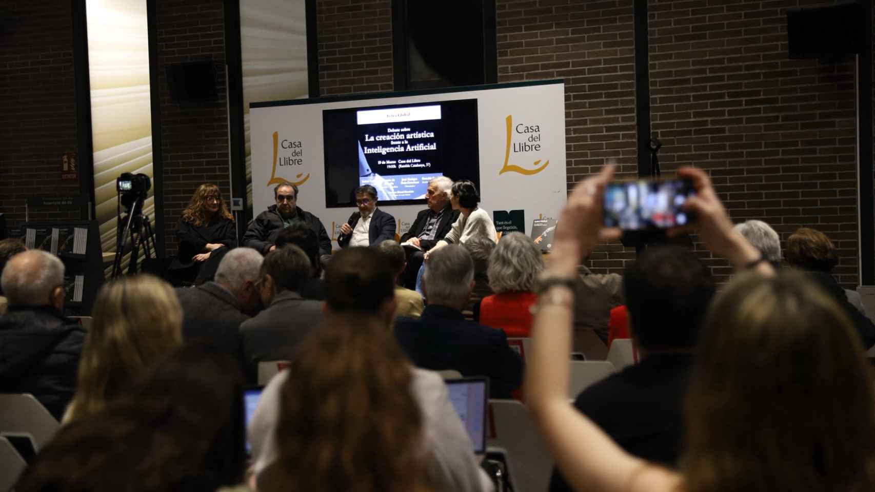 Imagen del público en el acto de 'Letra Global' en La Casa del Libro