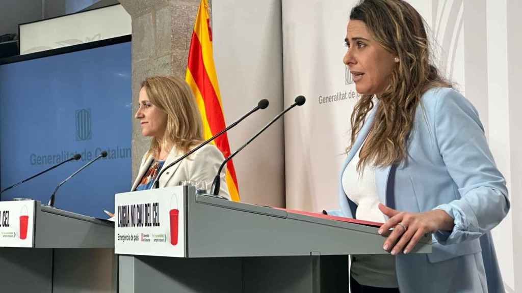 La consellera de Economía, Natàlia Mas, y la portavoz del Govern, Patrícia Plaja