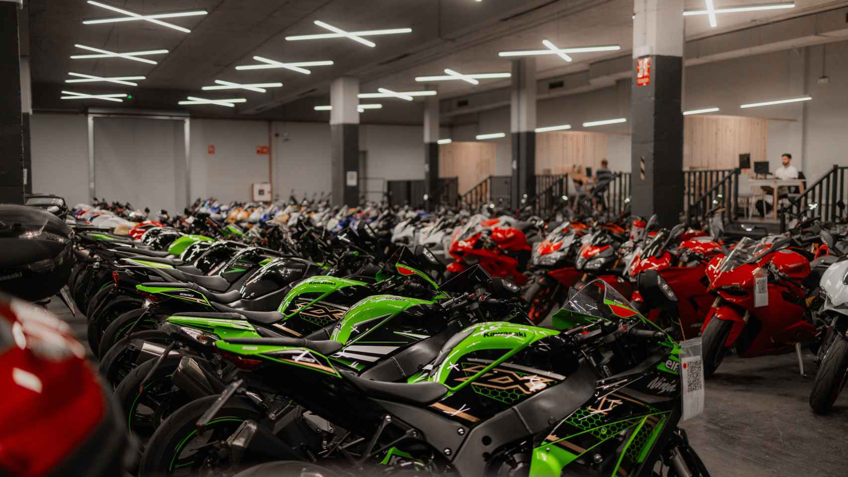 Motos alojadas en las instalaciones de Mundimoto