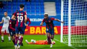 Mikayil Faye festeja un gol anotado con el Barça B