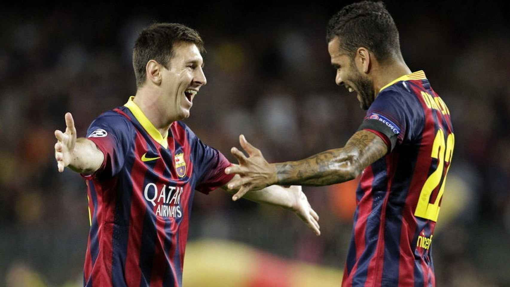 La celebración de Leo Messi y Dani Alves en un partido del Barça