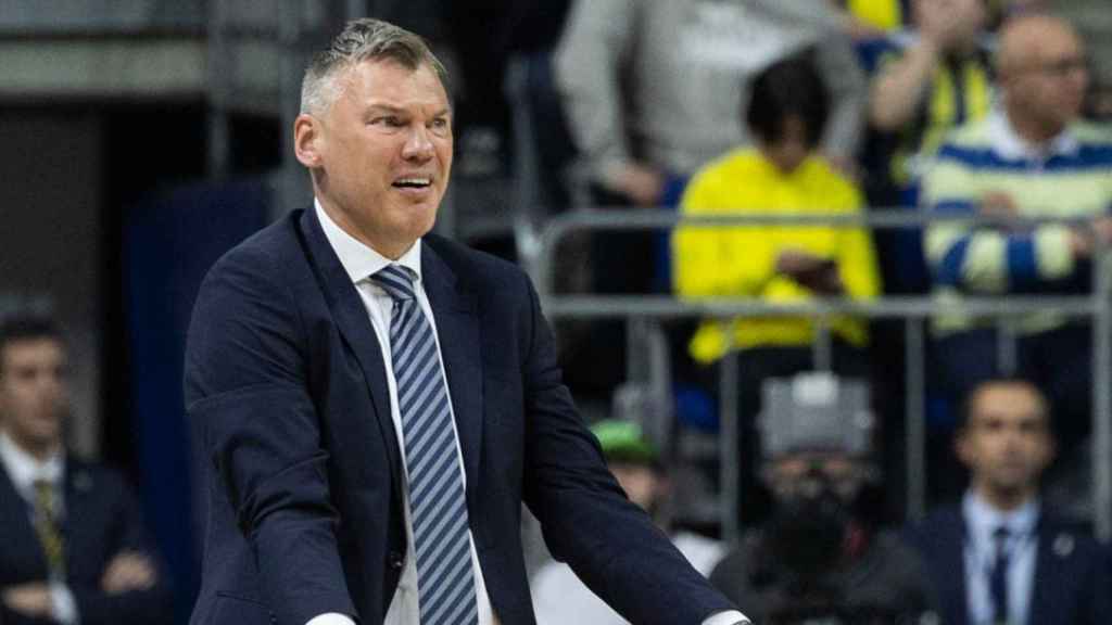 Saras Jasikevicius protesta una decisión durante el Fenerbahce-Barça de basket