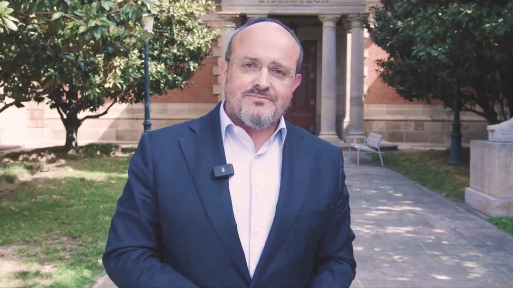 Alejandro Fernández (PP), en su vídeo de réplica al fugado Puigdemont