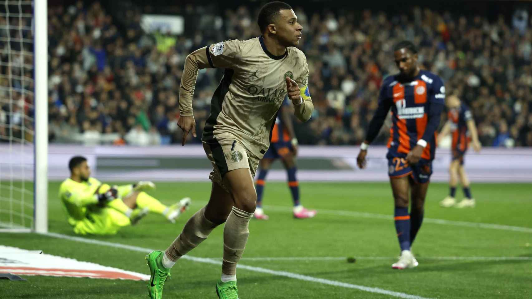 Kylian Mbappé celebra uno de sus goles contra el Montpellier